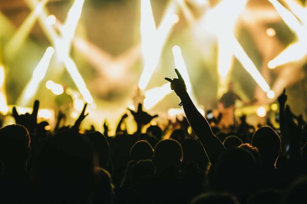 Organiser un concert avec une star via votre agence évènementielle